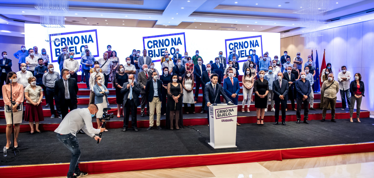 URA - Crno na bijelo